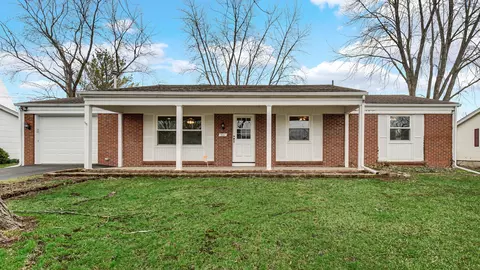 721 Fox River Rd, Valparaiso, IN 46385