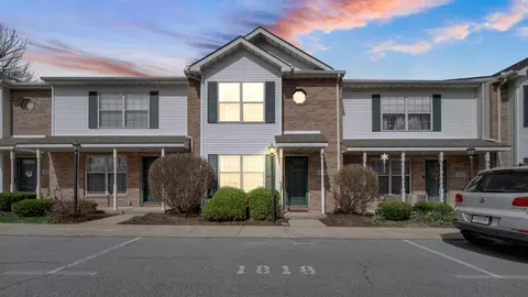 1818 Golden Oak Ct, Crown Point, IN 46307
