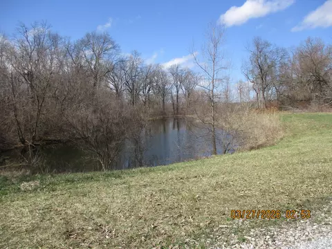 621 Yellowstone Dr, Hebron, IN 46341 photo 2