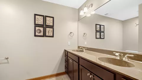 Bath - 9784 Jack Dr, Saint John, IN 46373 photo 4 of 5