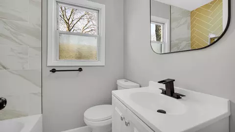 Bath - 6139 Marshall Ave, Hammond, IN 46323 photo 1 of 2