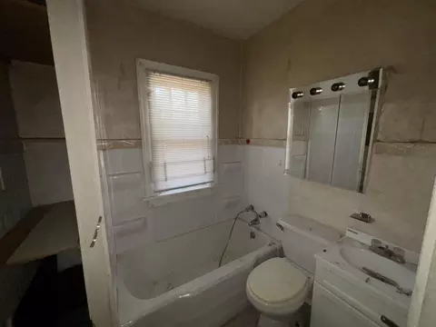Bath - 128 W 41st Ave, Gary, IN 46408 photo 1 of 1