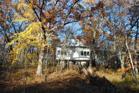 120 E Beachview Ave, Beverly Shores, IN 46301