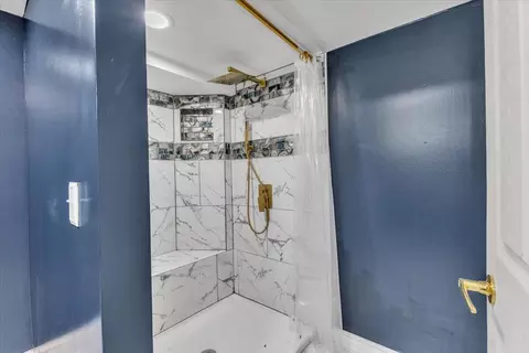 Bath - 4630 Jefferson Pl, Gary, IN 46408 photo 2 of 3