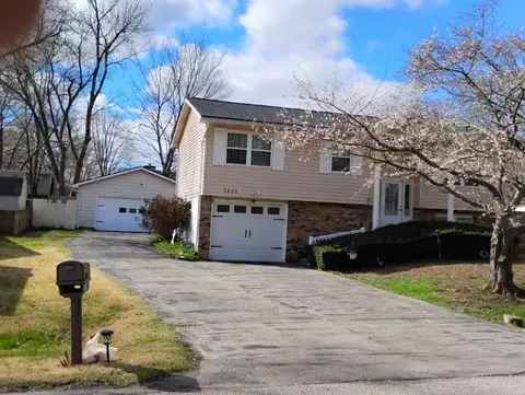 7455 Oaklawn Dr, Newburgh, IN 47630