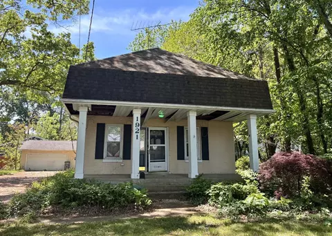 1921 E Coolspring Ave, Trail Creek, IN 46360