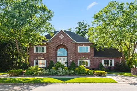 7412 Forest Ridge Dr, Schererville, IN 46375