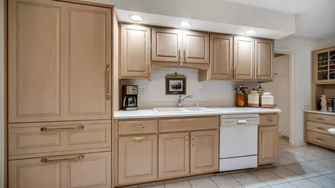 Kitchen - 2255 Bordeaux Walk #A2, Highland, IN 46322 photo 4 of 5