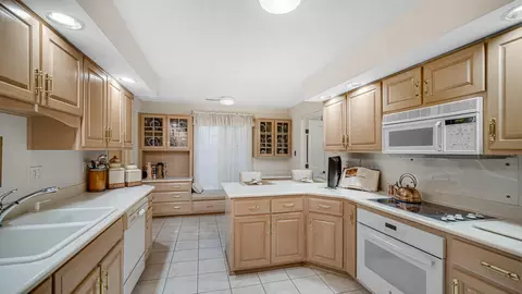 Kitchen - 2255 Bordeaux Walk #A2, Highland, IN 46322 photo 3 of 5