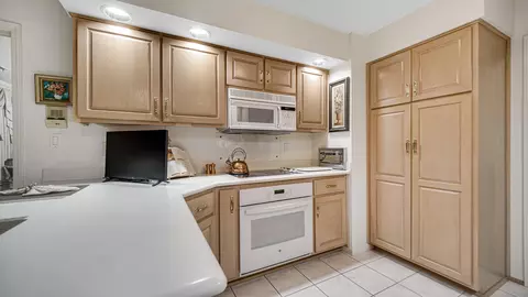 Kitchen - 2255 Bordeaux Walk #A2, Highland, IN 46322 photo 5 of 5