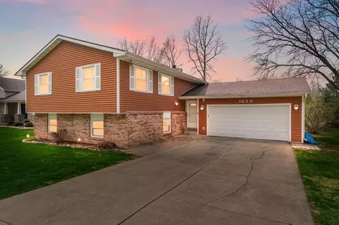 1659 Sunnyslope Dr, Crown Point, IN 46307