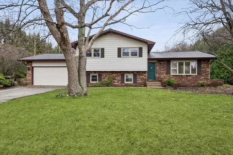 411 Northfield Ln, Valparaiso, IN 46383
