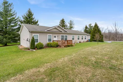 678 W Division Rd, Hebron, IN 46341 photo 6