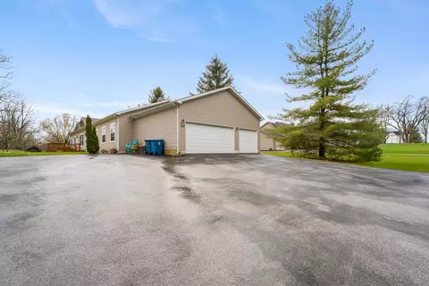 678 W Division Rd, Hebron, IN 46341 photo 5