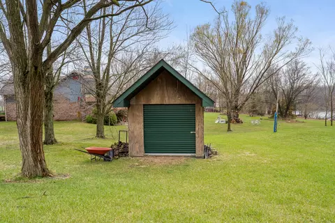 678 W Division Rd, Hebron, IN 46341 photo 9