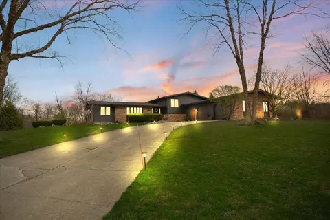 25 S Cherrywood Ln, Valparaiso, IN 46385