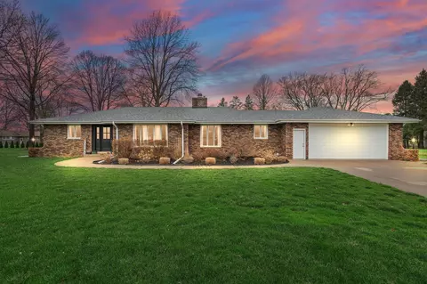 9468 Hilltop Dr, Saint John, IN 46373