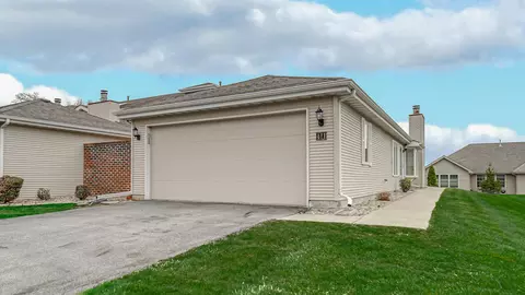 411 W Deerpath Dr, Schererville, IN 46375