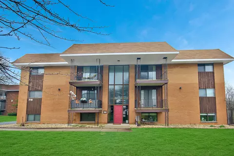 716 Moraine Trce #3, Schererville, IN 46375