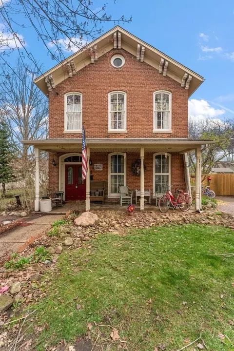 513 3rd St, La Porte, IN 46350