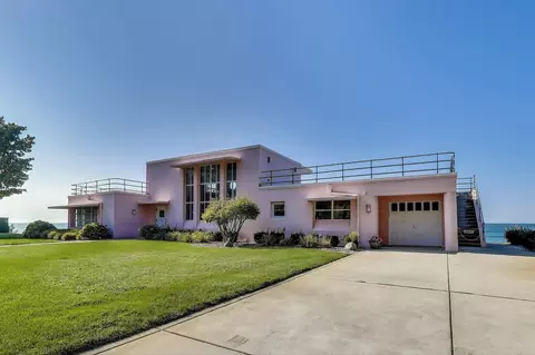 250 W Lake Front Dr, Beverly Shores, IN 46301
