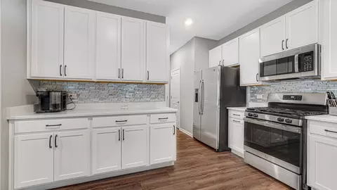 Kitchen - 1865 E 110th Pl, Crown Point, IN 46307 photo 2 of 4