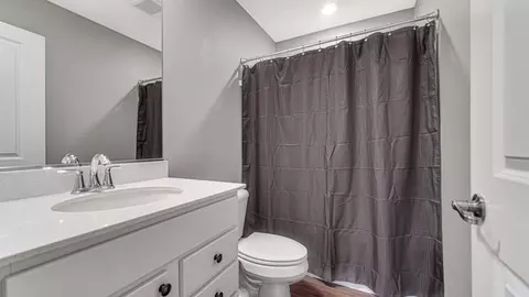 Bath - 1865 E 110th Pl, Crown Point, IN 46307 photo 2 of 3