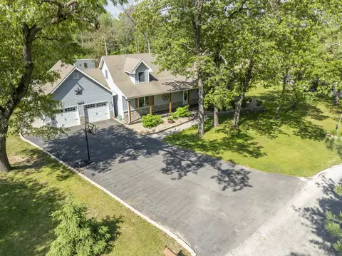 9754 N Charter Rd, De Motte, IN 46310
