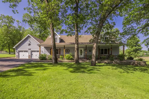 9754 N Charter Rd, De Motte, IN 46310