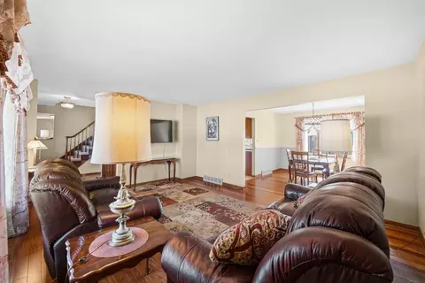 9456 Walnut Dr, Munster, IN 46321 photo 2