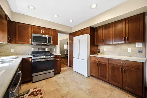 9456 Walnut Dr, Munster, IN 46321 photo 4