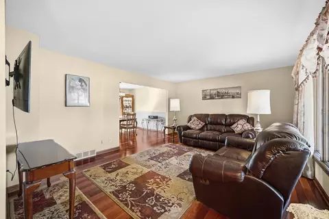 9456 Walnut Dr, Munster, IN 46321 photo 3