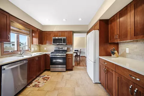 9456 Walnut Dr, Munster, IN 46321 photo 5