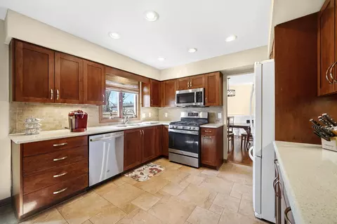 9456 Walnut Dr, Munster, IN 46321 photo 6