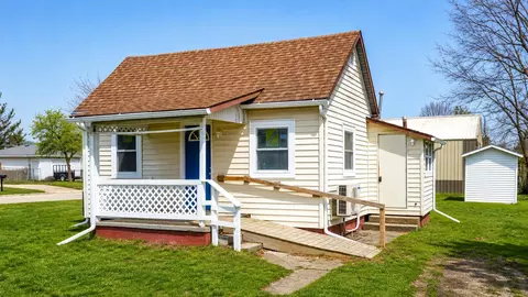 307 S East St, Knox, IN 46534