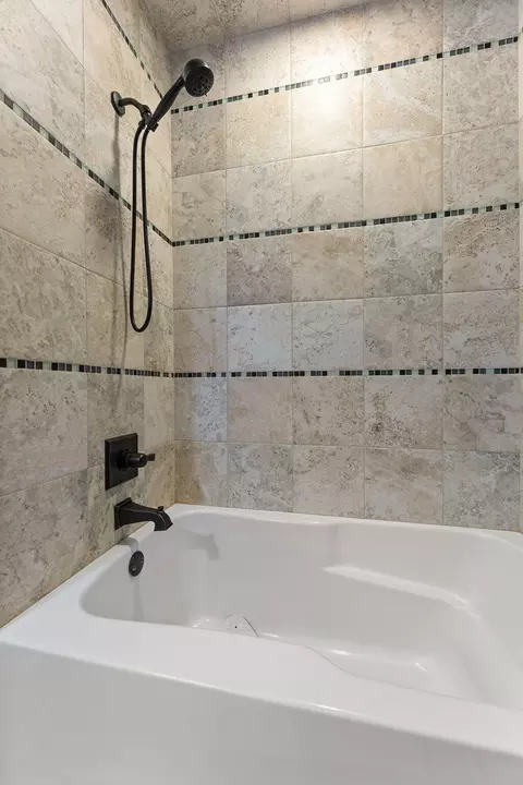 Bath - 1021 Foy Ct, Crown Point, IN 46307 photo 12 of 17