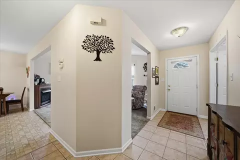 Entry Way - 352 W 43rd Ct, Griffith, IN 46319 photo 1 of 2