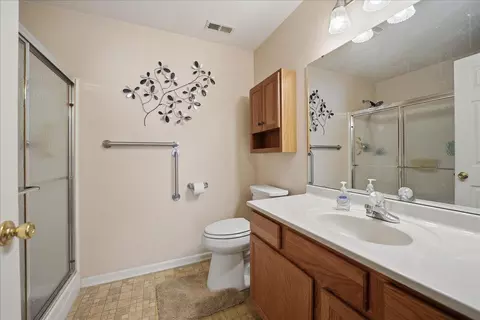 Bath - 352 W 43rd Ct, Griffith, IN 46319 photo 1 of 3