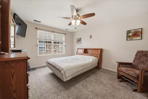 Bedroom - 352 W 43rd Ct, Griffith, IN 46319 photo 3 of 3