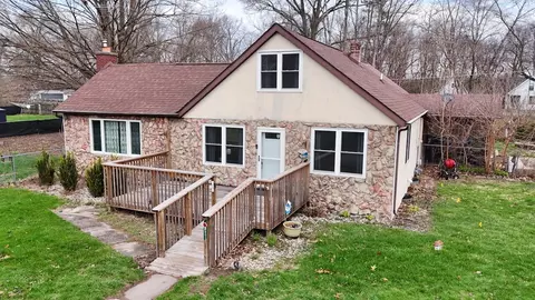 107 Cedar Dr, Walkerton, IN 46574
