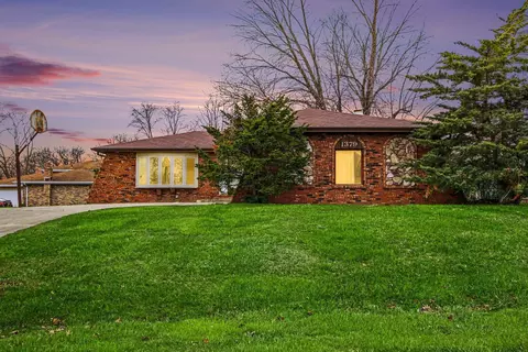 1379 Leeward Rd, Crown Point, IN 46307