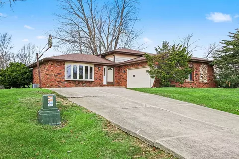 1379 Leeward Rd, Crown Point, IN 46307