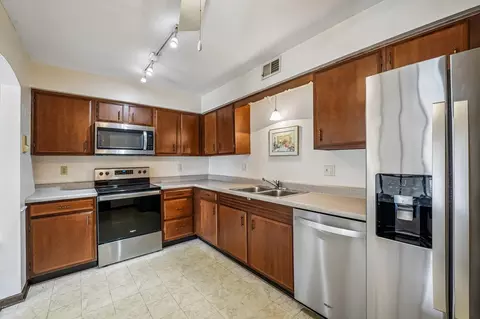 Kitchen - 1710 Camellia Dr #D1, Munster, IN 46321 photo 2 of 3