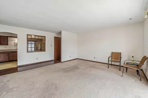 Living - 1710 Camellia Dr #D1, Munster, IN 46321 photo 4 of 5