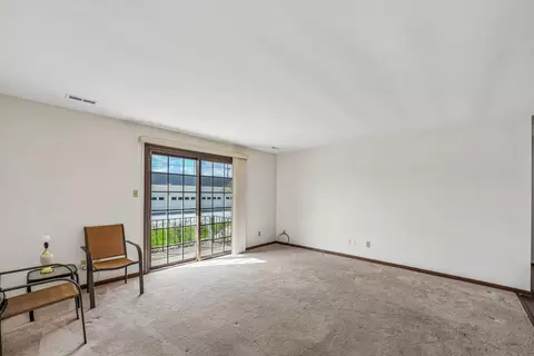 Living - 1710 Camellia Dr #D1, Munster, IN 46321 photo 3 of 5