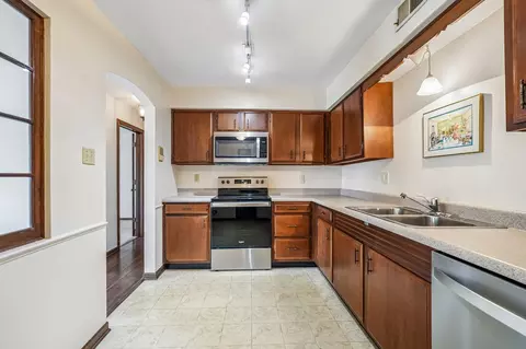 Kitchen - 1710 Camellia Dr #D1, Munster, IN 46321 photo 3 of 3