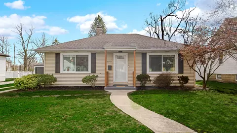 8345 Walnut Dr, Munster, IN 46321