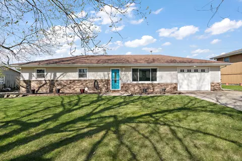 9542 Roosevelt Pl, Crown Point, IN 46307