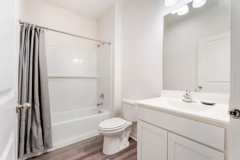 Bath - 10414 Whitney Pl, Crown Point, IN 46307 photo 1 of 5