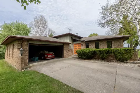 1752 Greenview St, Valparaiso, IN 46383